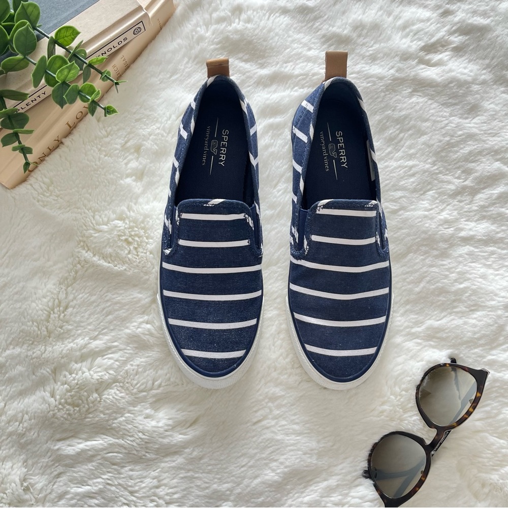 Sperry+Vineyard Vines Slides